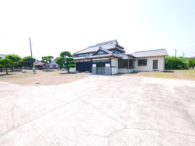 長生郡白子町浜宿　中古戸建の駐車場|内装リフォーム済み令和7年6月 敷地約546坪耐震補強済み海岸まで徒歩約10分 リビング約25.7帖