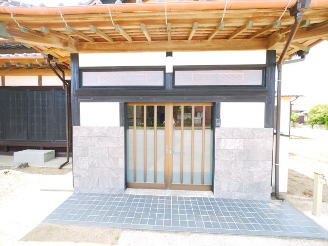 長生郡白子町浜宿　中古戸建の玄関|内装リフォーム済み令和7年6月 敷地約546坪耐震補強済み海岸まで徒歩約10分 リビング約25.7帖
