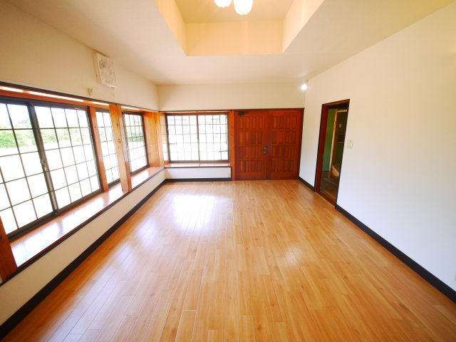 長生郡白子町浜宿　中古戸建の洋室|内装リフォーム済み令和7年6月 敷地約546坪耐震補強済み海岸まで徒歩約10分 リビング約25.7帖