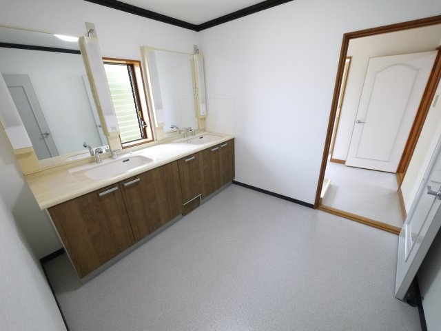 長生郡白子町浜宿　中古戸建の独立洗面台|内装リフォーム済み令和7年6月 敷地約546坪耐震補強済み海岸まで徒歩約10分 リビング約25.7帖