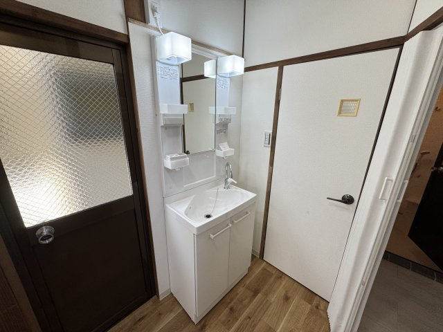 豊中市柴原町5丁目貸家の独立洗面台