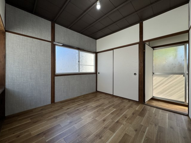 豊中市柴原町5丁目貸家の洋室