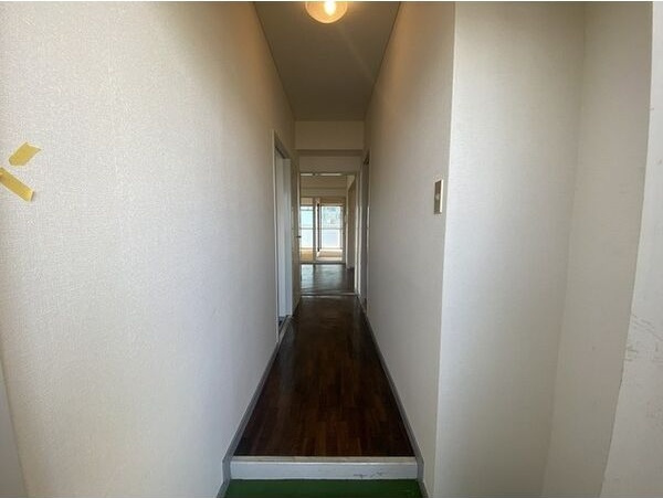 プレズ名古屋入場の玄関|収納もある玄関です