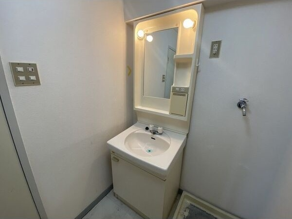 プレズ名古屋入場の洗面所|忙しい朝には欠かせない洗面所です