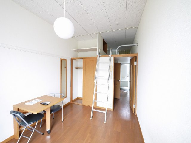 レオパレスＡｄｖａｎｃｅ富雄の寝室|開放的な寝室です