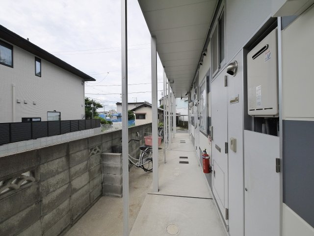 レオパレスＡｄｖａｎｃｅ富雄のその他共用部分|玄関前の様子です