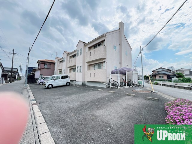 シャルマンコートBの駐車場