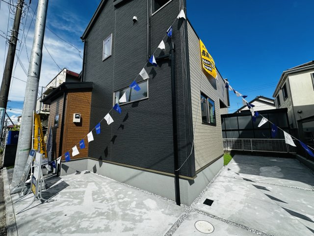 藤沢市鵠沼桜が岡4丁目 新築戸建 全1棟の前面道路含む現地写真