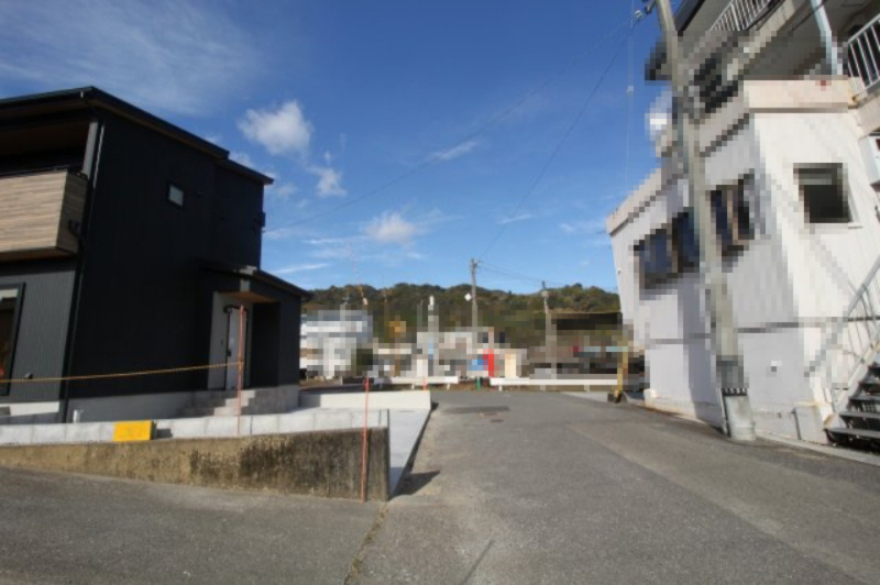 いの町枝川　新築戸建の前面道路含む現地写真