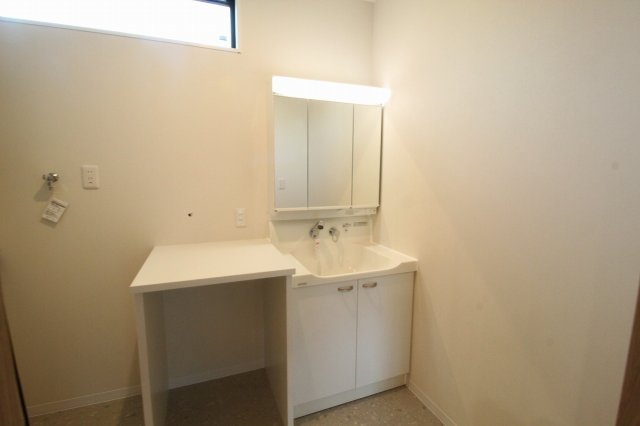 いの町枝川　新築戸建の独立洗面台