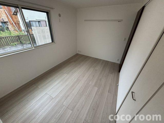 ルリアン縁の洋室