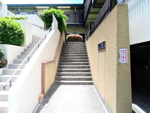 サングレード高槻のエントランス