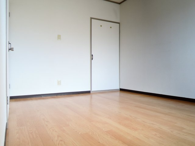 サングレード高槻の洋室