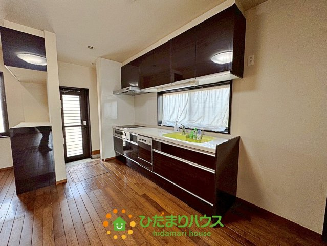 加須市大越　中古一戸建てのキッチン|食洗器付きキッチンでお皿洗いが捗ります♪