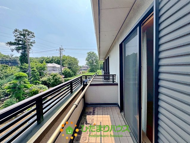 加須市大越　中古一戸建てのバルコニー|綺麗な庭園を一望できます！