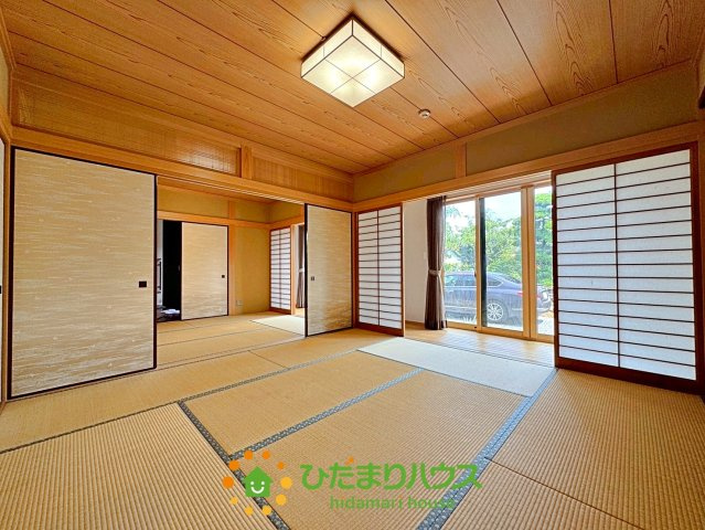 加須市大越　中古一戸建ての和室|1階　6帖和室と続き間の和室8帖です！