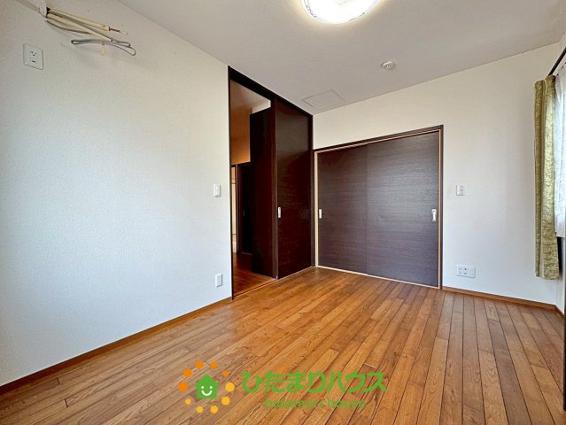 加須市大越　中古一戸建ての洋室|1階　6帖の洋室です！