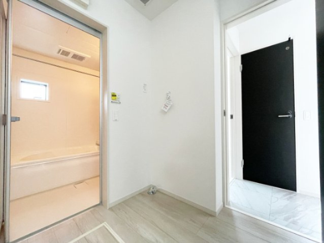 新築戸建・新築建売　福島市瀬上町5期　QUADRIFOGLIO　全1棟のランドリースペース|ランドリースペースは2WAYで家事動線が取りやすい！