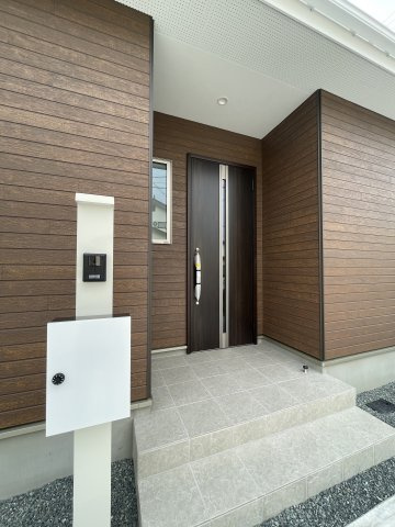 新築戸建・新築建売　福島市瀬上町5期　QUADRIFOGLIO　全1棟の玄関
