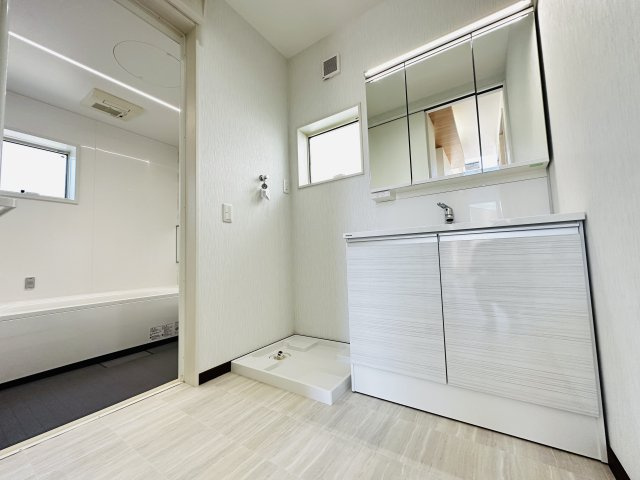 茅ケ崎白浜町　新築戸建ての独立洗面台