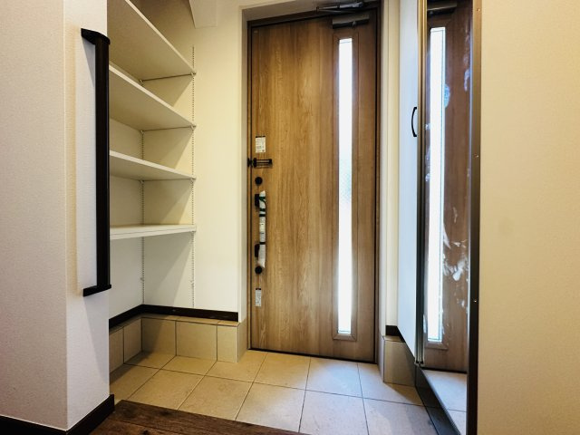 茅ケ崎白浜町　新築戸建ての玄関