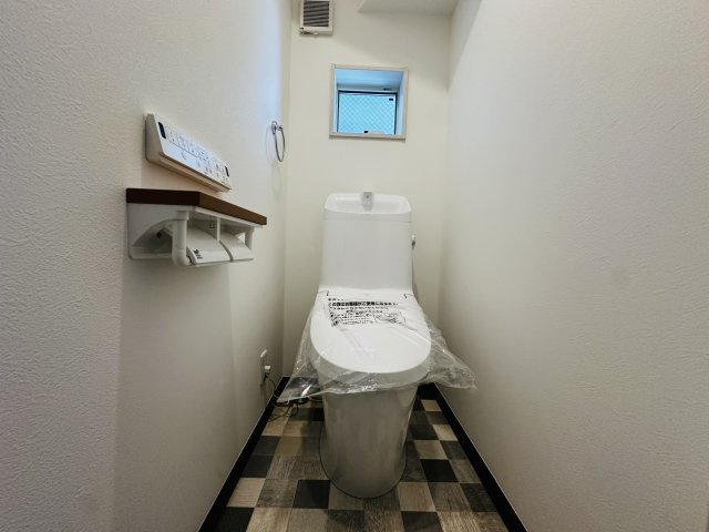 茅ケ崎白浜町　新築戸建てのトイレ