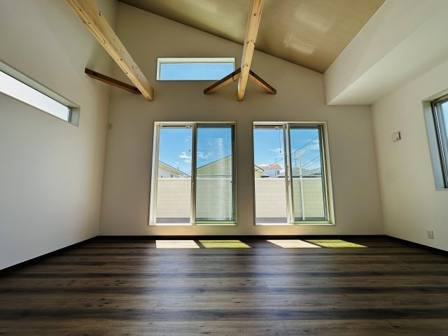 茅ケ崎白浜町　新築戸建ての居間・リビング