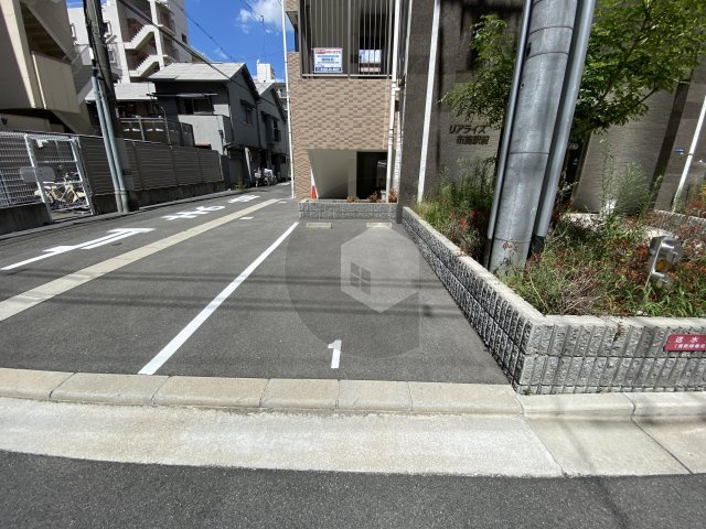 リアライズ布施駅前の駐車場