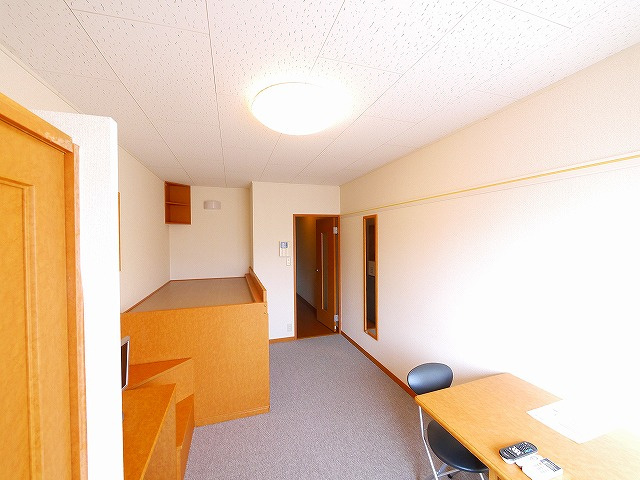 レオパレスグランディールの寝室|落ち着いた色調の寝室です