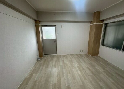 リアライズ甲南山手 西棟の玄関