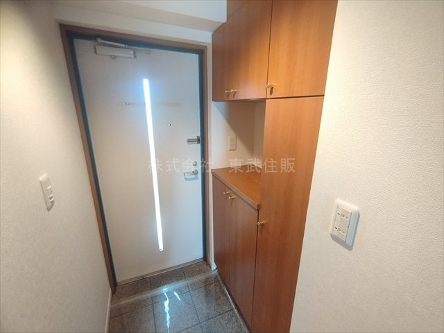 【玄関】 | ベルポート朝霞弐番館 | 収納もある玄関です