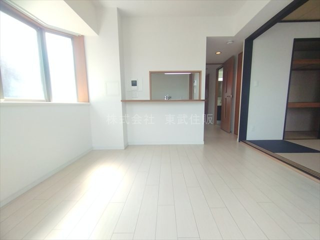 【居間・リビング】 | ベルポート朝霞弐番館 | 開放感があり日当たり良好です