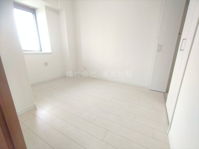 【洋室】 | ベルポート朝霞弐番館 | 落ち着いた色調の4.2帖の洋室です