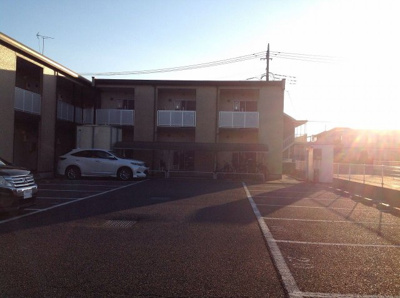 【駐車場】 | レオパレスプレステージⅢ | 画像10