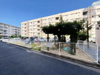 【その他共用部分】 | 下板橋住宅C棟 | 敷地内にお子様が遊べる公園が設けられていますので、子育て世代のご家庭も安心です。