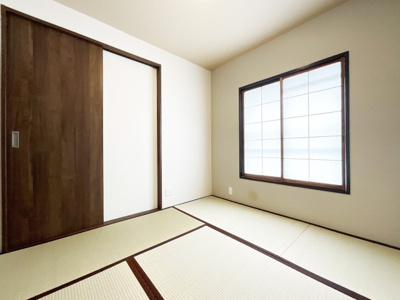 【和室】 | 下板橋住宅C棟 | 畳表替・障子貼替済みです。玄関からリビングを経由しないので、来客時の応接室や客室としても便利です。