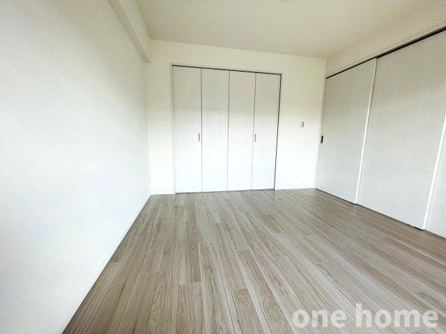 ベル・アーバニティ東淀川の洋室|◆洋室約7.0帖 別角度です！
◆シンプルな内装につき、お持ちの家具やカーテンが映えます♪