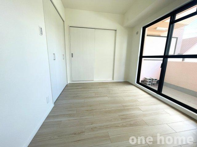 ベル・アーバニティ東淀川の洋室|◆洋室約4.5帖です！二面採光の明るいお部屋です！
◆【即日内覧会開催中】土日はもちろん！平日の仕事終わりの内覧も可能です！