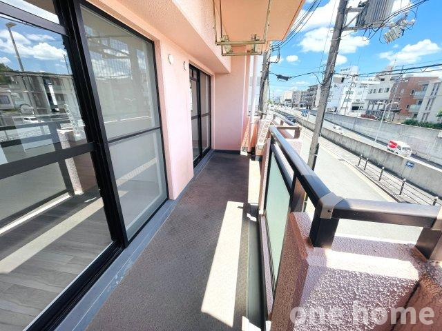 ベル・アーバニティ東淀川のバルコニー|◆南側バルコニーです！物干し金物付きです！
◆【即日内覧会開催中】土日はもちろん！平日の仕事終わりの内覧も可能です！
