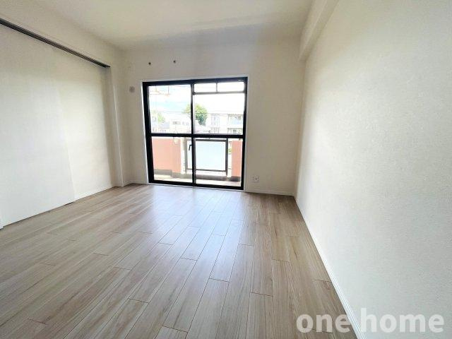 ベル・アーバニティ東淀川の洋室|◆洋室約7.0帖です！南側バルコニーから陽光差し込む明るい空間です！
◆【即日内覧会開催中】ご自宅や最寄り駅などで送迎が可能です。ご希望をお申し付けください！