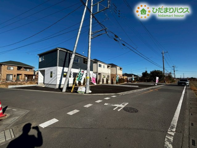 深谷市武蔵野第2　新築一戸建て　クレイドルガーデン　03の前面道路含む現地写真