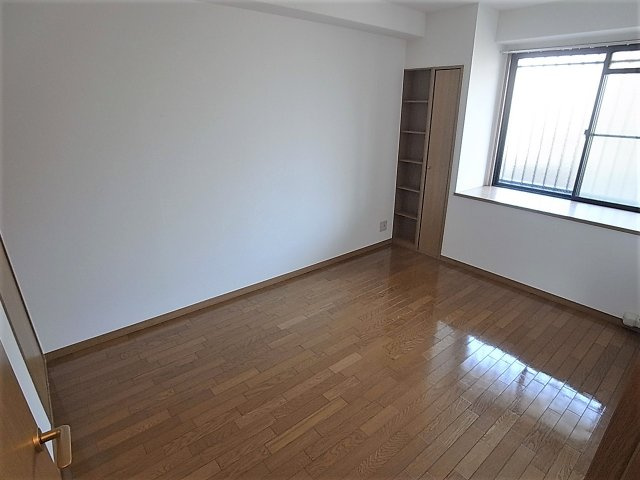 神戸市兵庫区荒田町３丁目の賃貸マンションの内装|フローリングが光っています