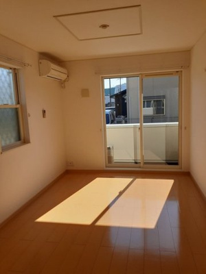 【居間・リビング】 | フルッテート　Ｍ | 明るい色調の室内です