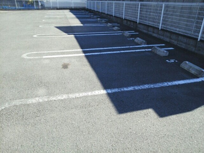 【駐車場】 | アヴニール　Ⅰ | 駐車場に車を止められます