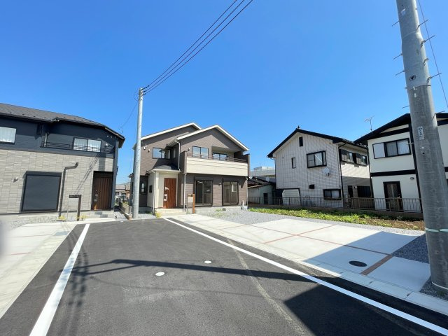 桐生市広沢町1丁目　Blooming Garden　全4棟の前面道路含む現地写真
