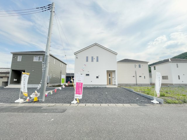 新築戸建・建売　足利市田島町1丁目　制震+耐震で地震に強い　北郷小・北中の前面道路含む現地写真