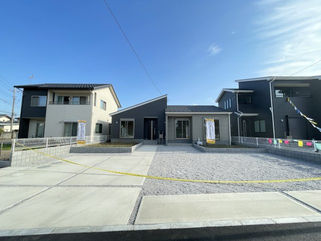 太田市第3鳥山上町　Livele Garden　全2棟の駐車場|来客があっても安心のカースペース！