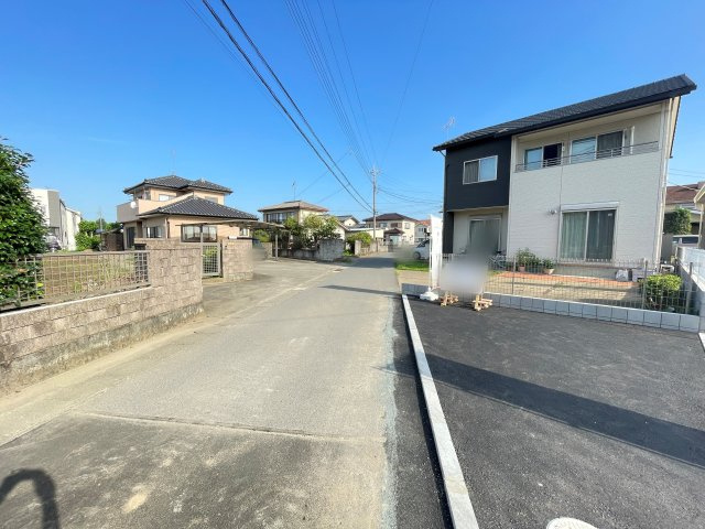 太田市第3鳥山上町　Livele Garden　全2棟の前面道路含む現地写真|車通りも少なく落ち着きのある生活が送れそうですね♪