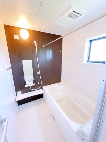 桐生第7広沢町　Livele Garden　全3棟の浴室|浴室乾燥機付きで物干竿もあるので乾燥しにくい季節などに便利！