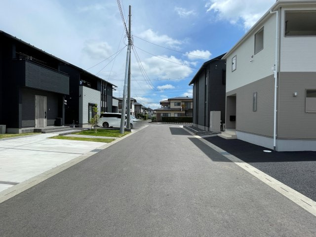 新築戸建・建売　大田原市浅香第8　Cradle Garden　全3棟の前面道路含む現地写真